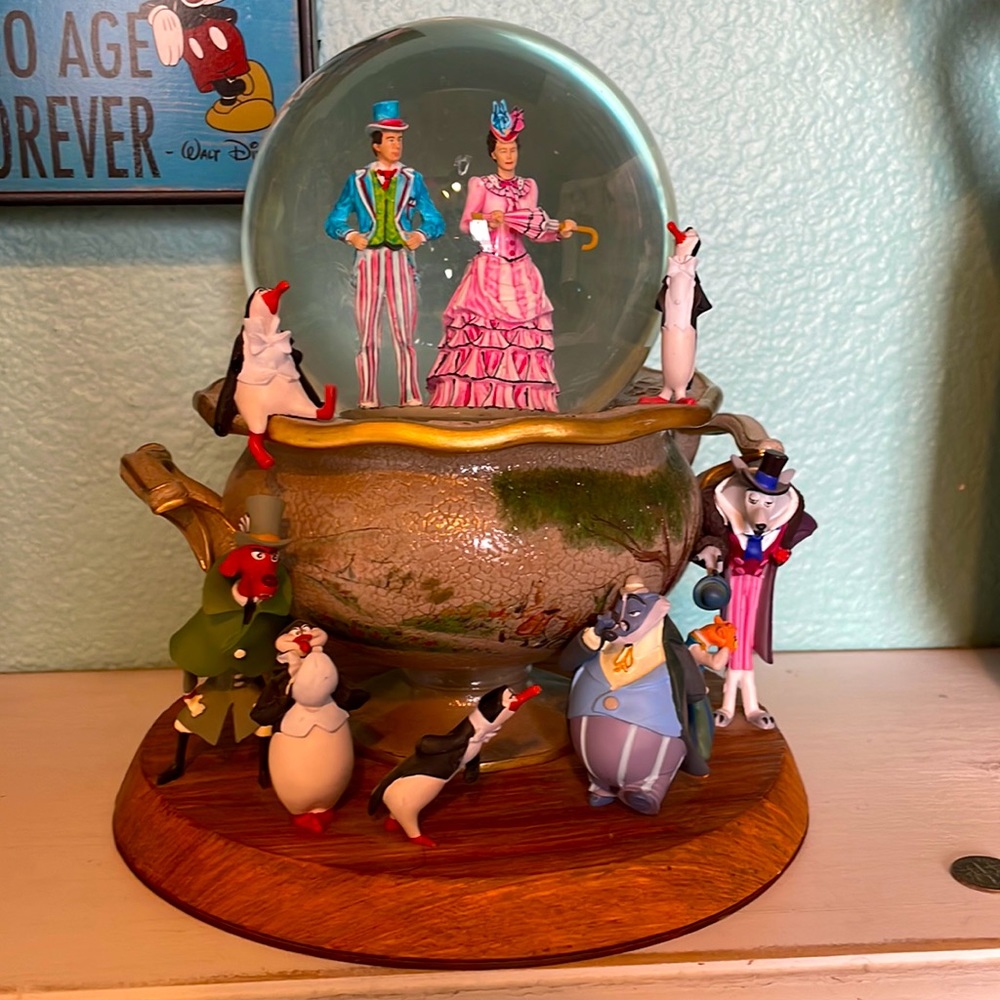Mary Poppins returns globe